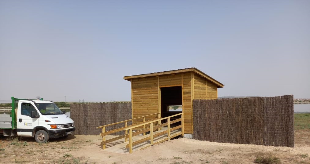Finaliza la instalación de un nuevo observatorio de aves en el complejo lagunar de Villacañas